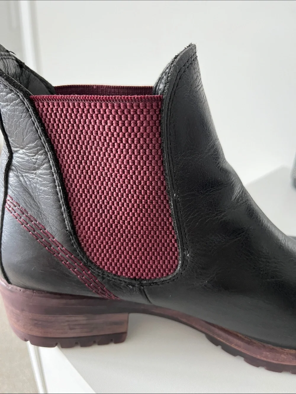 Bueno Florida Black Leather Chelsea Boots Burgundy Contrast Lug Sole 40 (9) - Picture 11 of 11